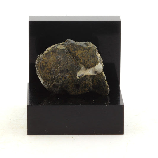 Tschermakite. 27.1 carats. Grenville, Québec, Canada