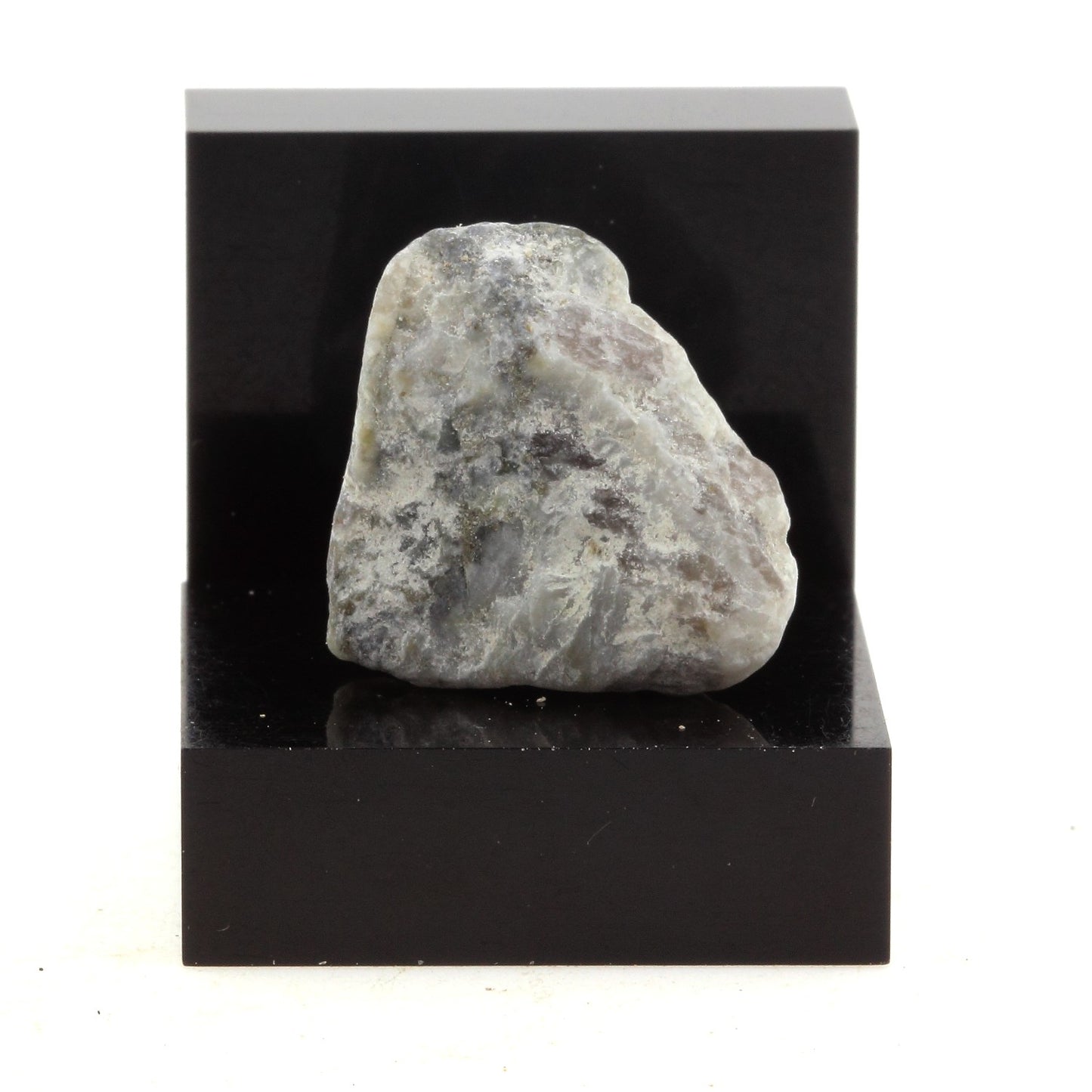 Zoisite. 24.7 carats. Grenville, Québec, Canada