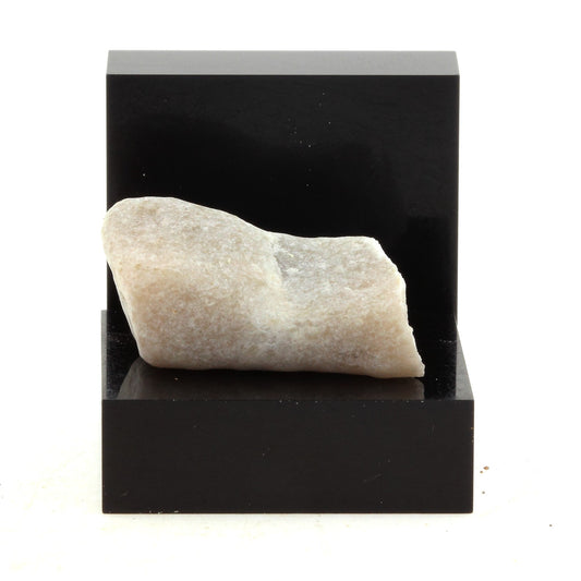 Dolostone. 31.7 carats. Estrie, Québec, Canada