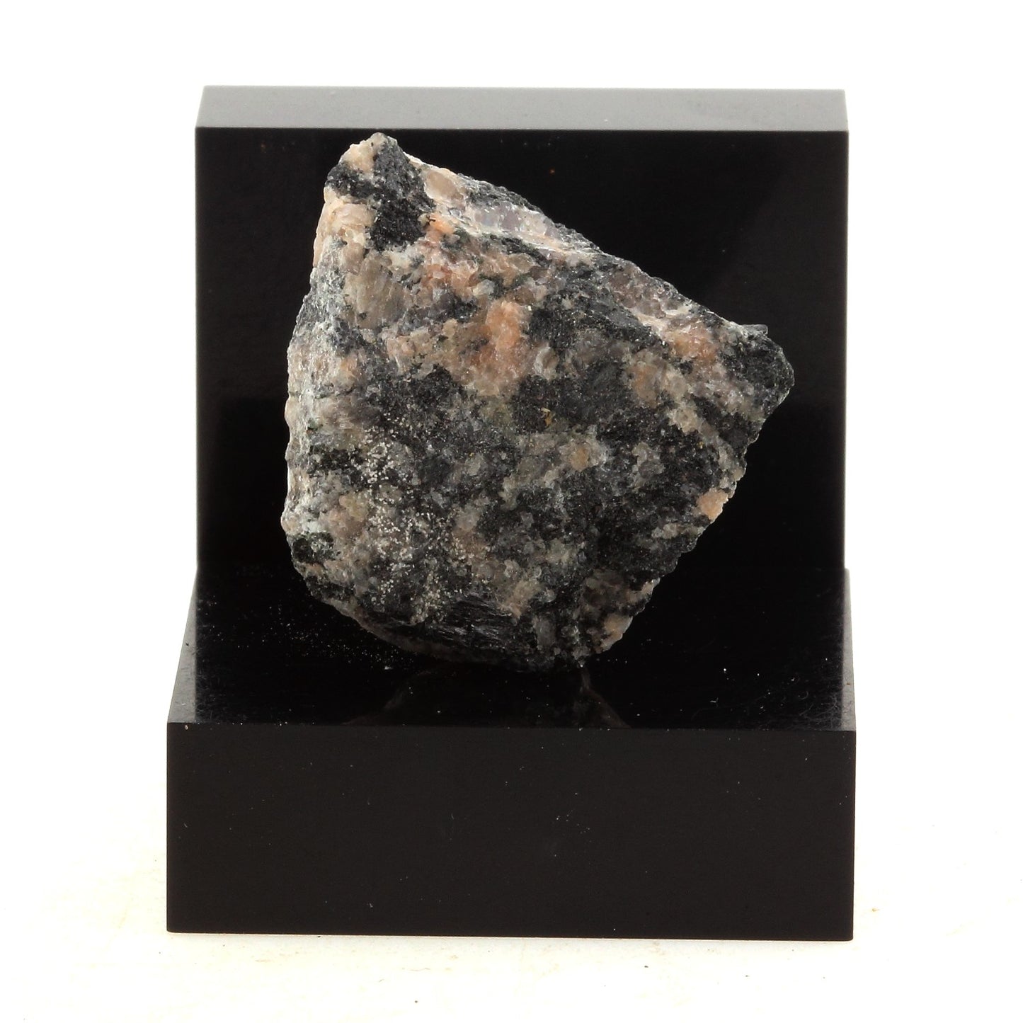 Embrechite, 28.7 carats, Grenville, Québec, Canada