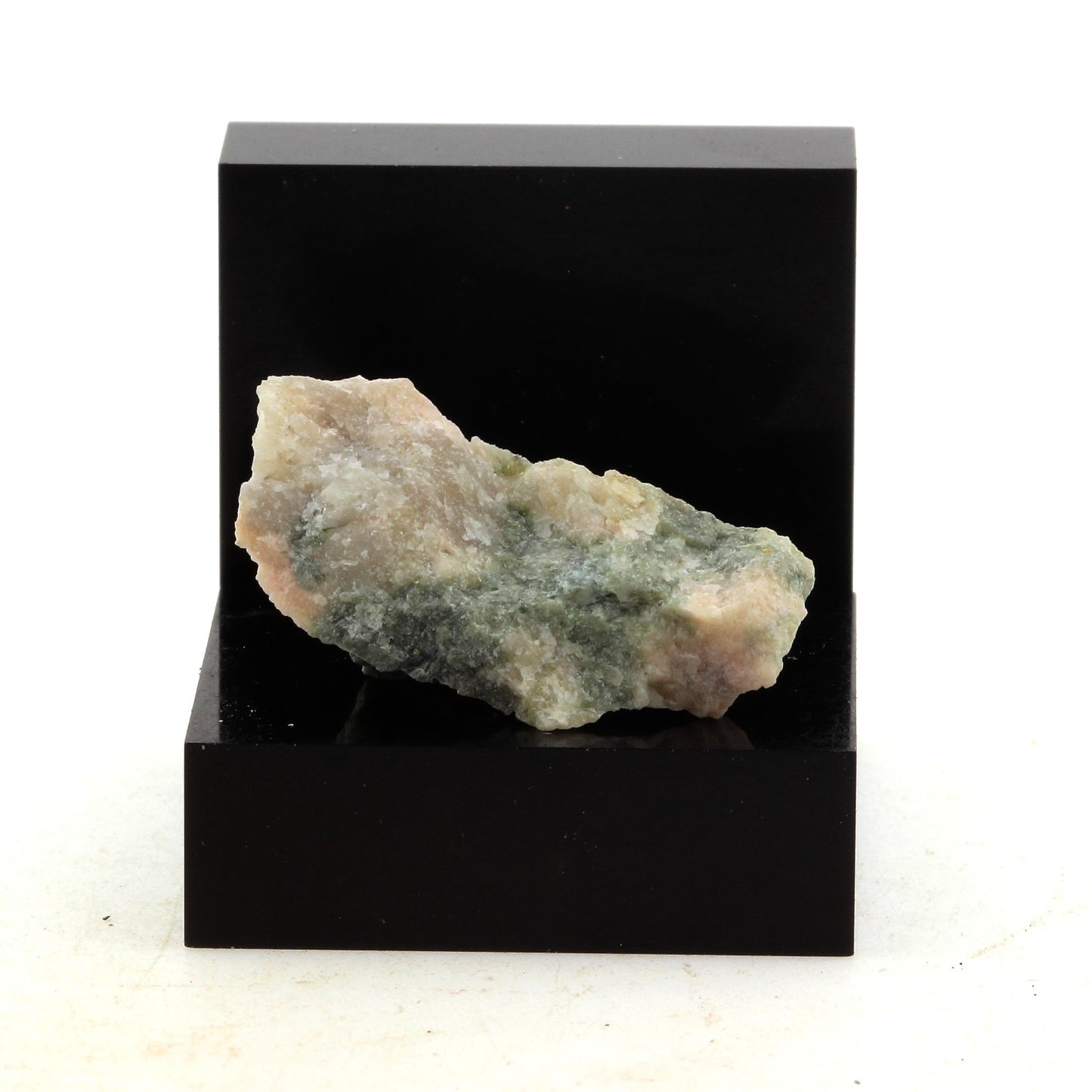 Marbre Calcite, 16.2 carats, Lanark, Ontario, Canada