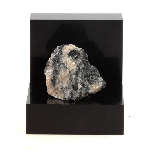 Anatexite. 20.4 carats. Grenville, Québec, Canada