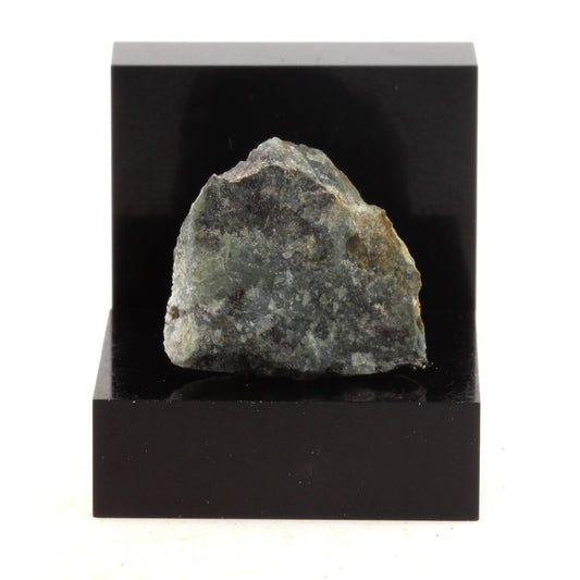 Augen gneiss. 20.1 carats. Oka, Québec, Canada