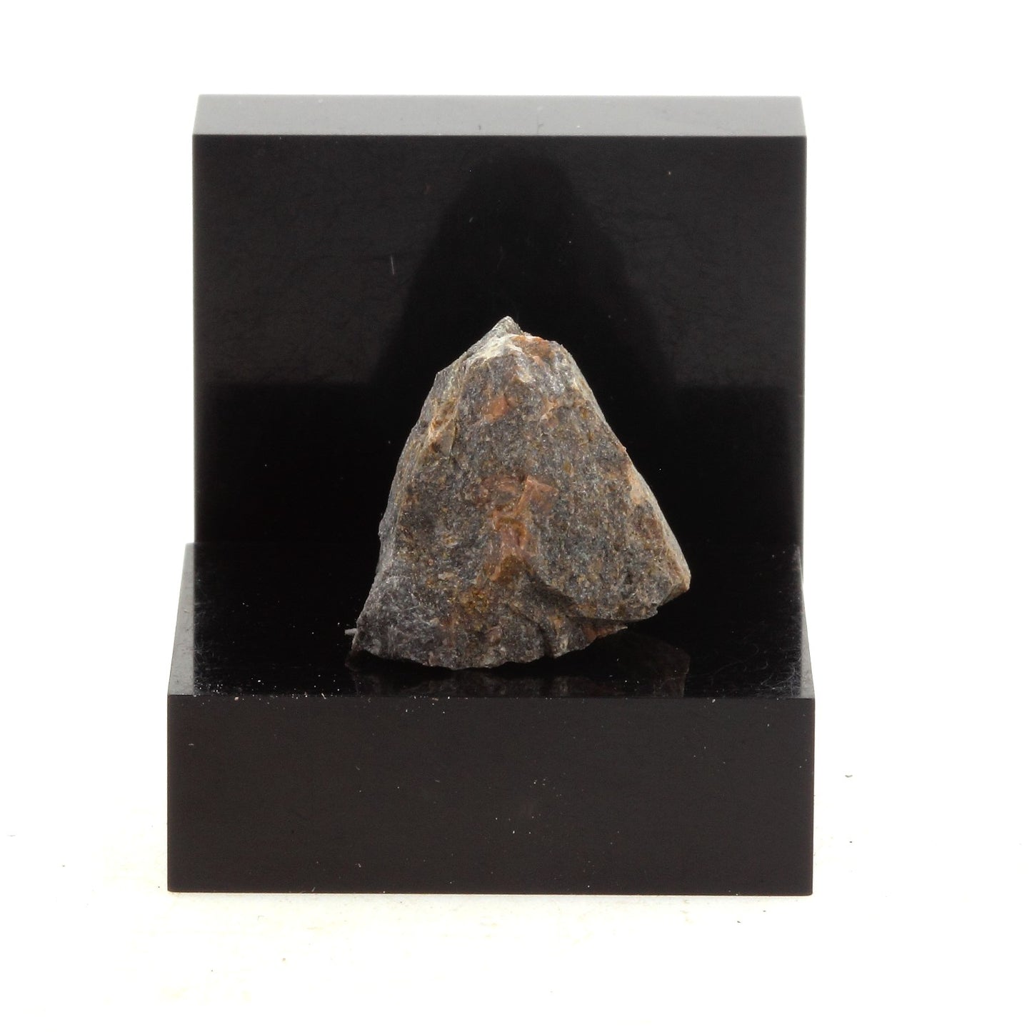 Skarn à grenat. 20.5 carats. Marmora, Ontario, Canada