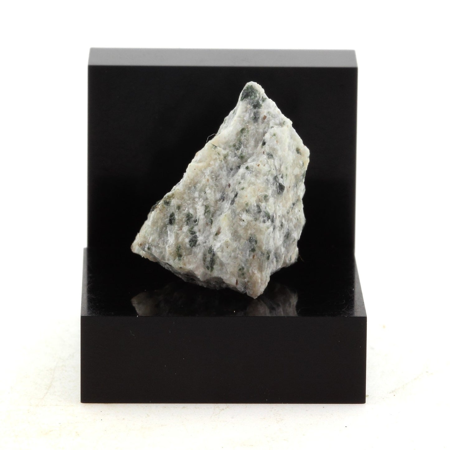 Aplite. 30.7 carats. Ottawa, Ontario, Canada