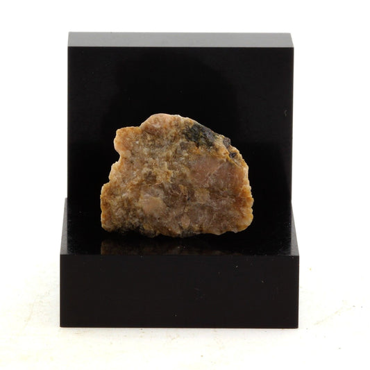 Lamprophyre. 12.4 carats. Grenville, Québec, Canada