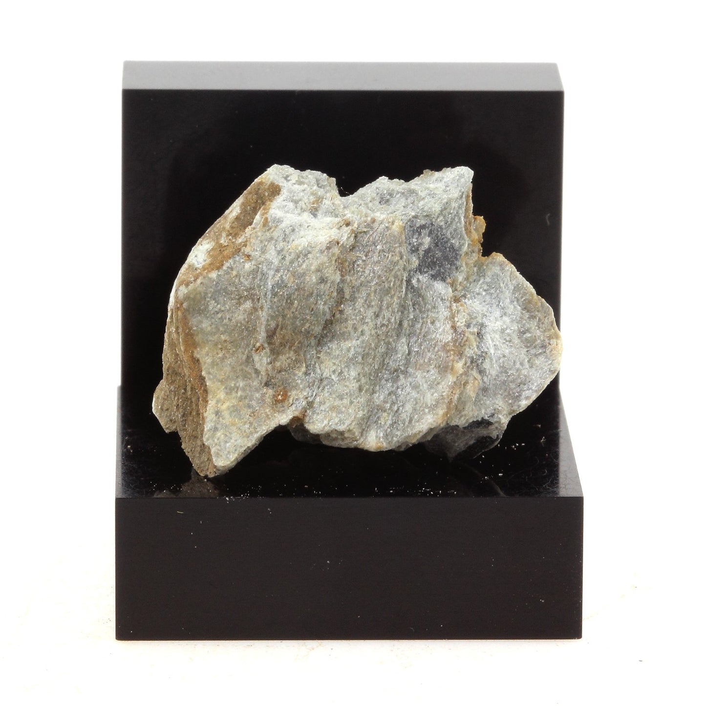 Cassiterite. 31.7 carats. Estrie, Québec, Canada