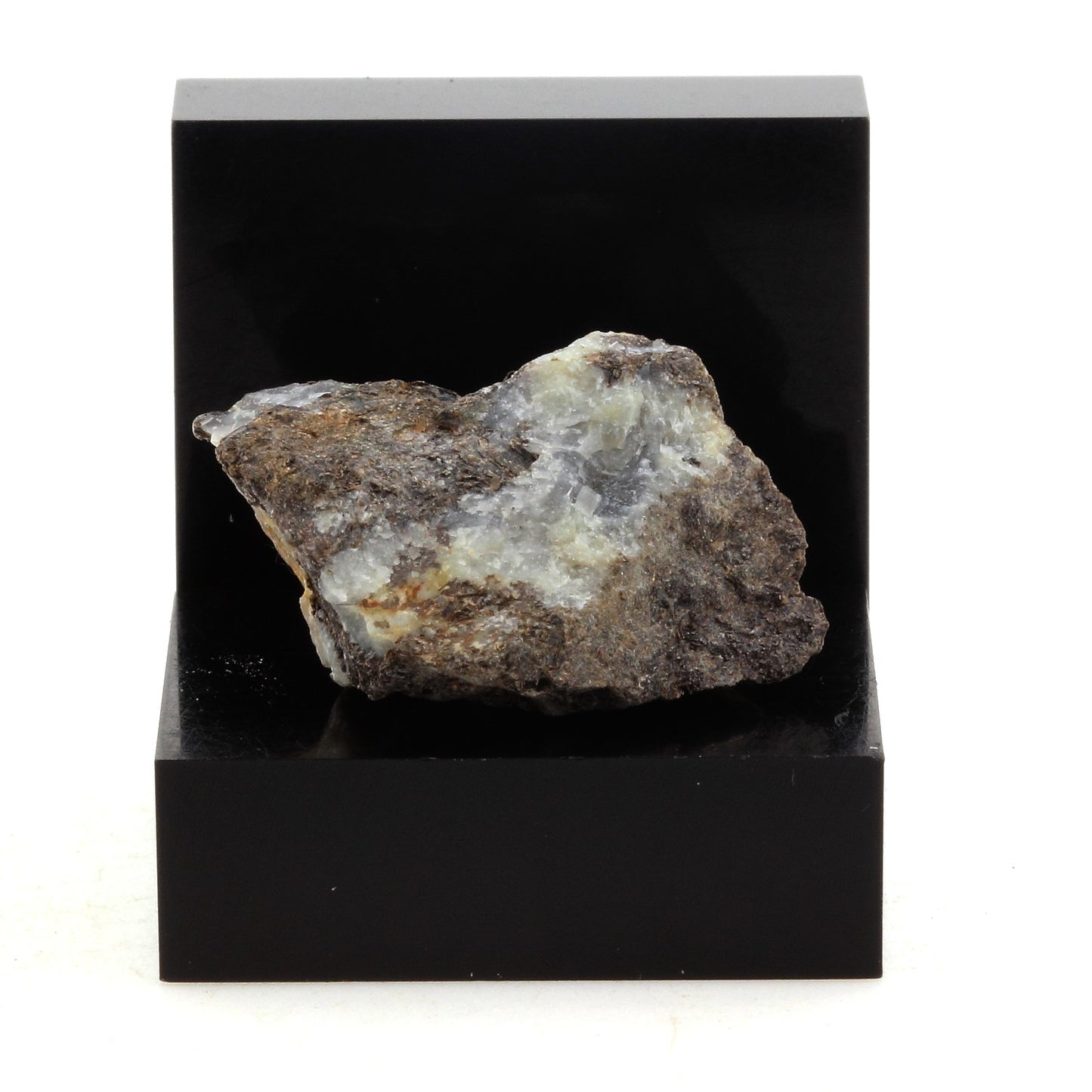 Astrophyllite. 31.4 carats. Pennsylvania, USA