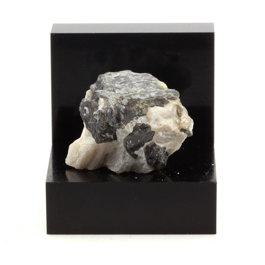 Fluoro-richterite, 39.5 carats, Wilberforce, Ontario, Canada