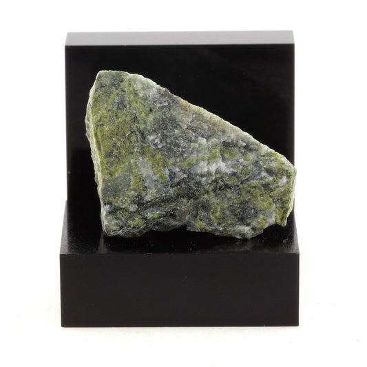 Anyolite. 29.1 carats. Bristol Mine, Québec, Canada