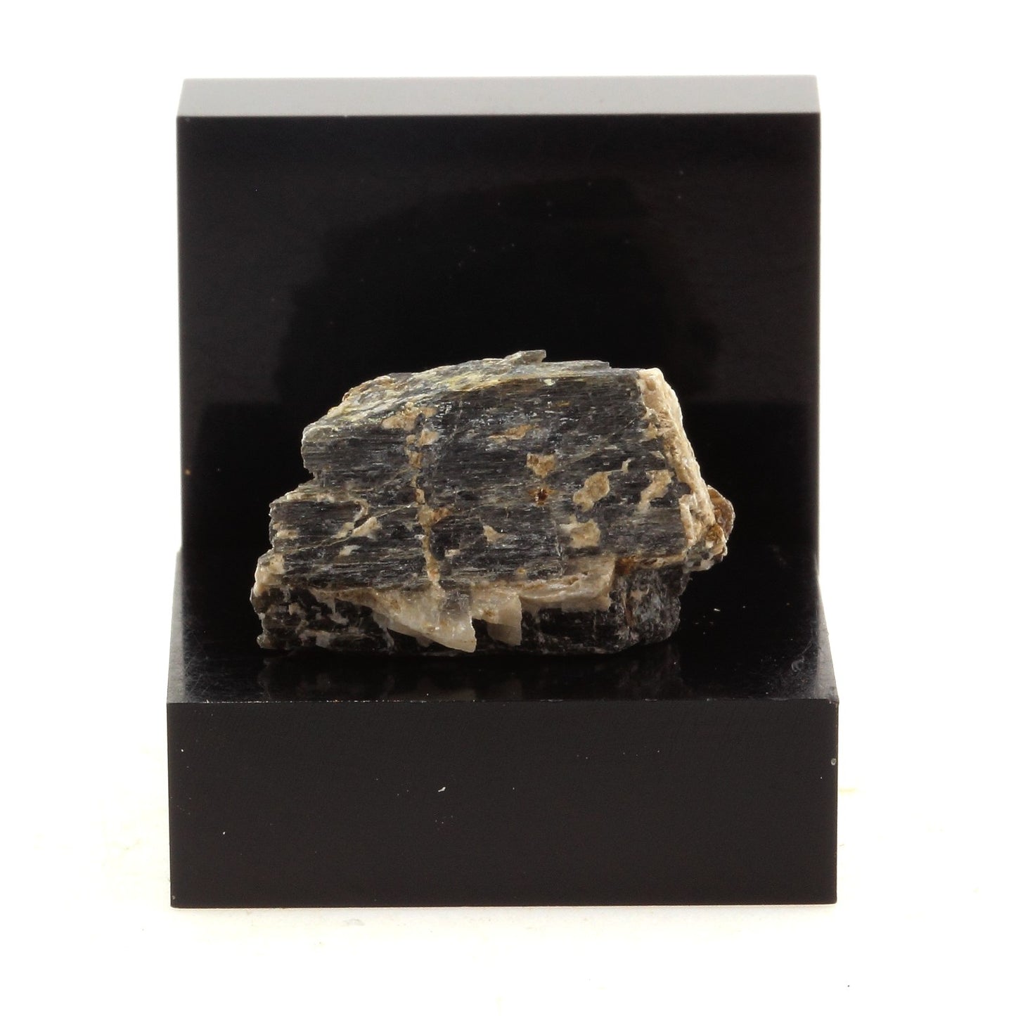 Dravite. 23.5 carats. Wilberforce, Ontario, Canada