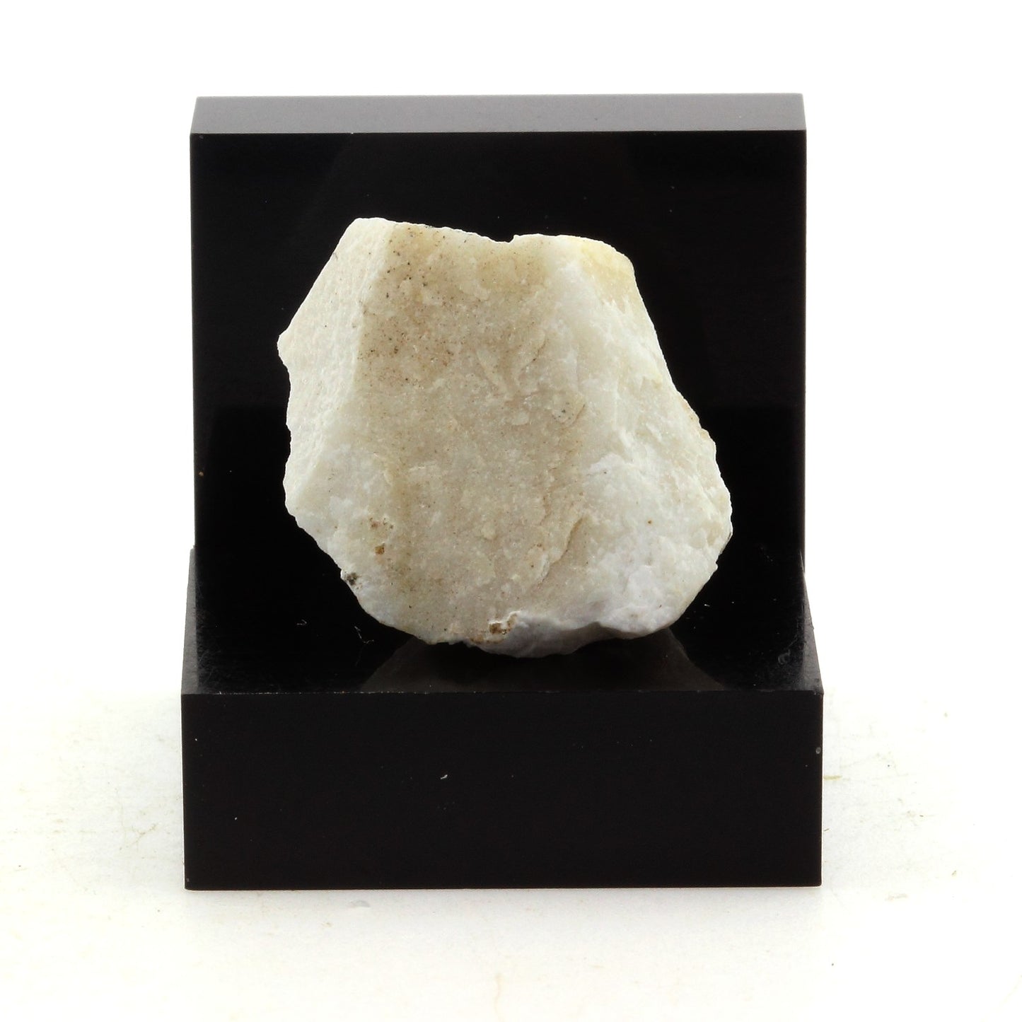 Giobertite, 44.1 carats, Grenville, Québec, Canada