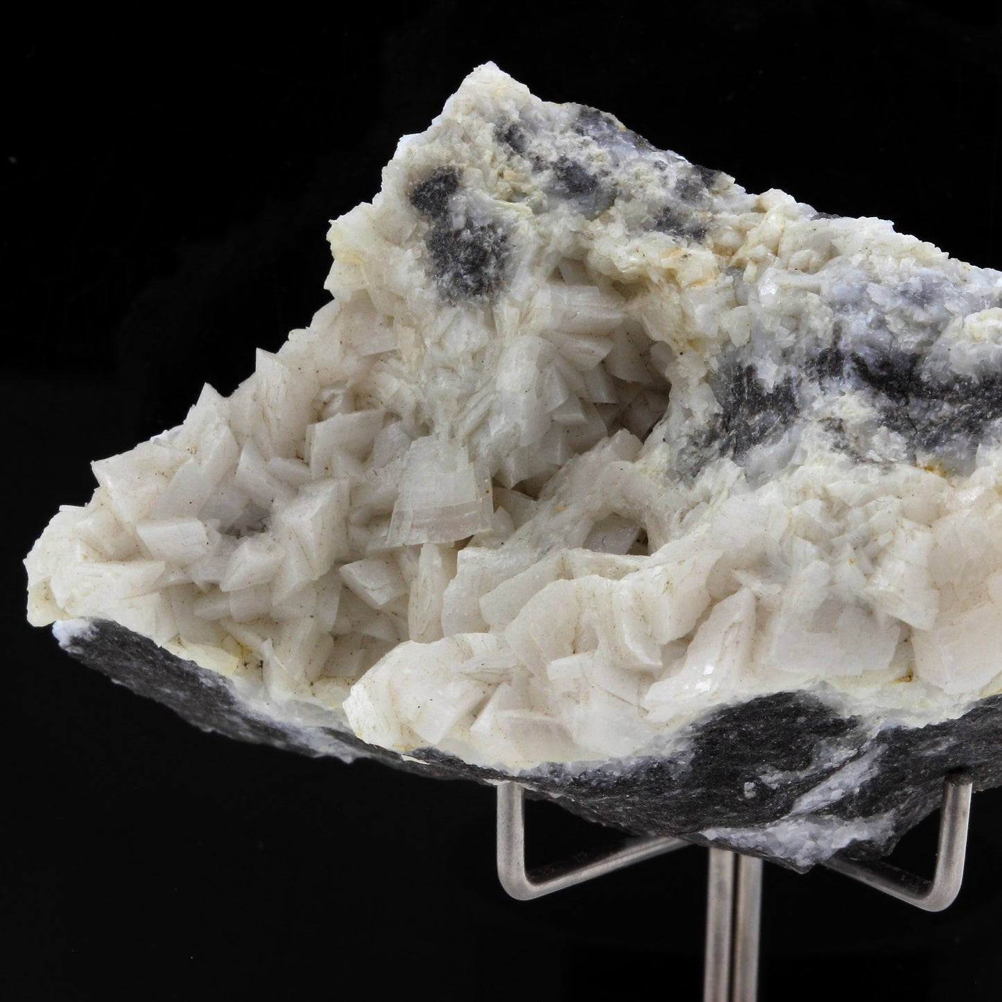 Dolomite. 520.4 carats. Anduze, Gard, France