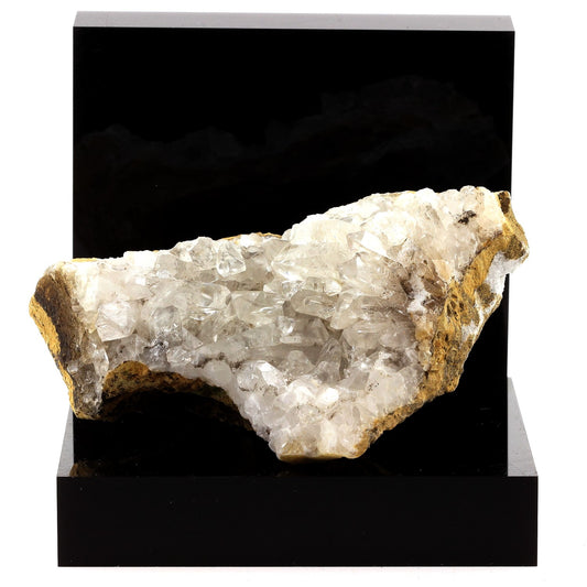 Calcite. 1705.0 carats. Pau. France