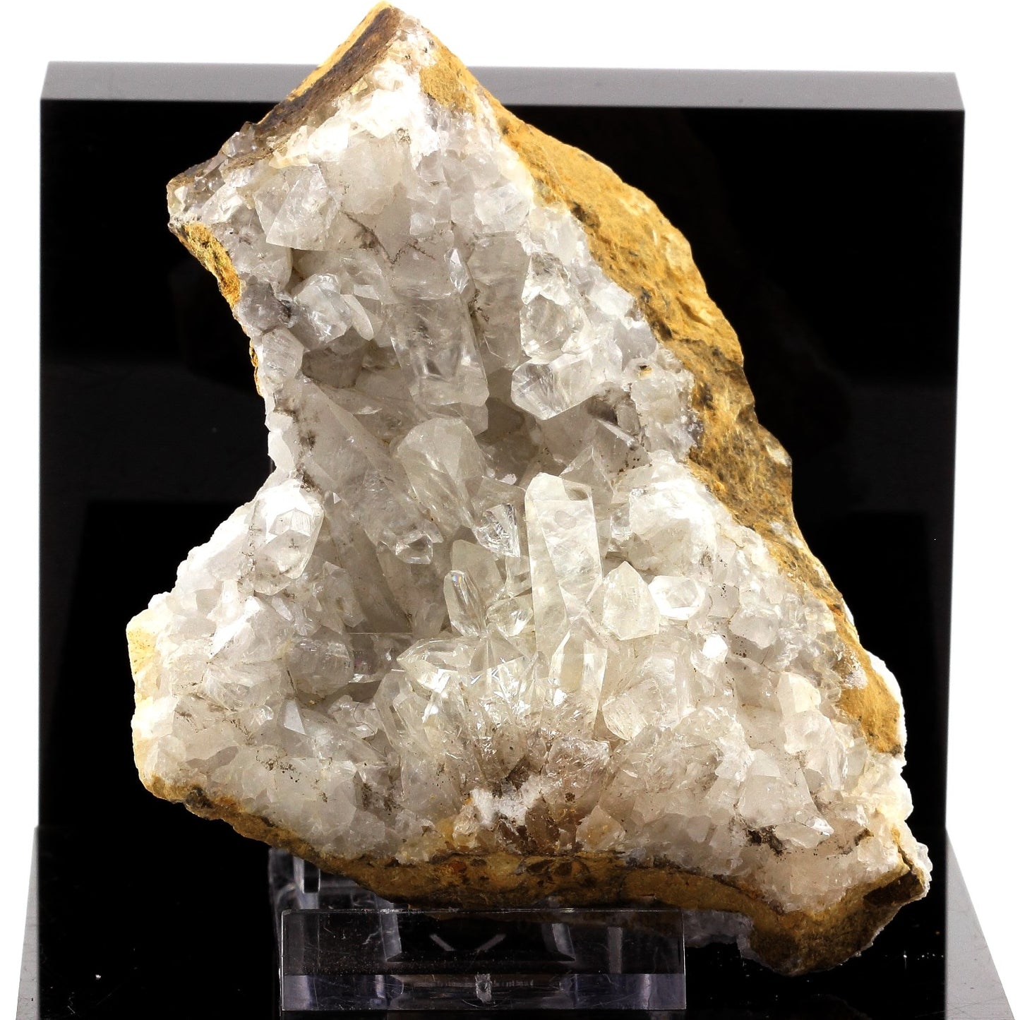 Calcite. 1705.0 carats. Pau. France