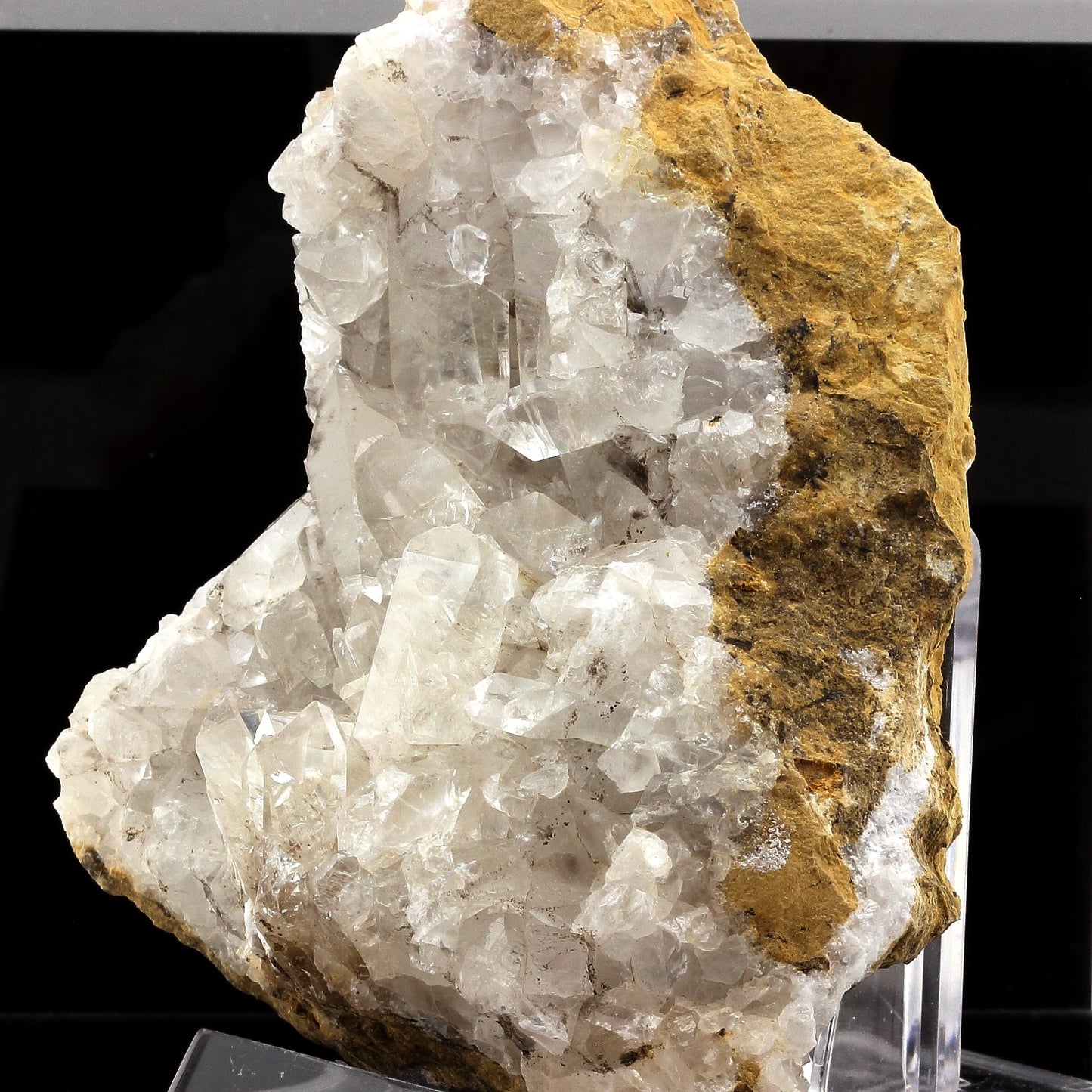 Calcite. 1705.0 carats. Pau. France