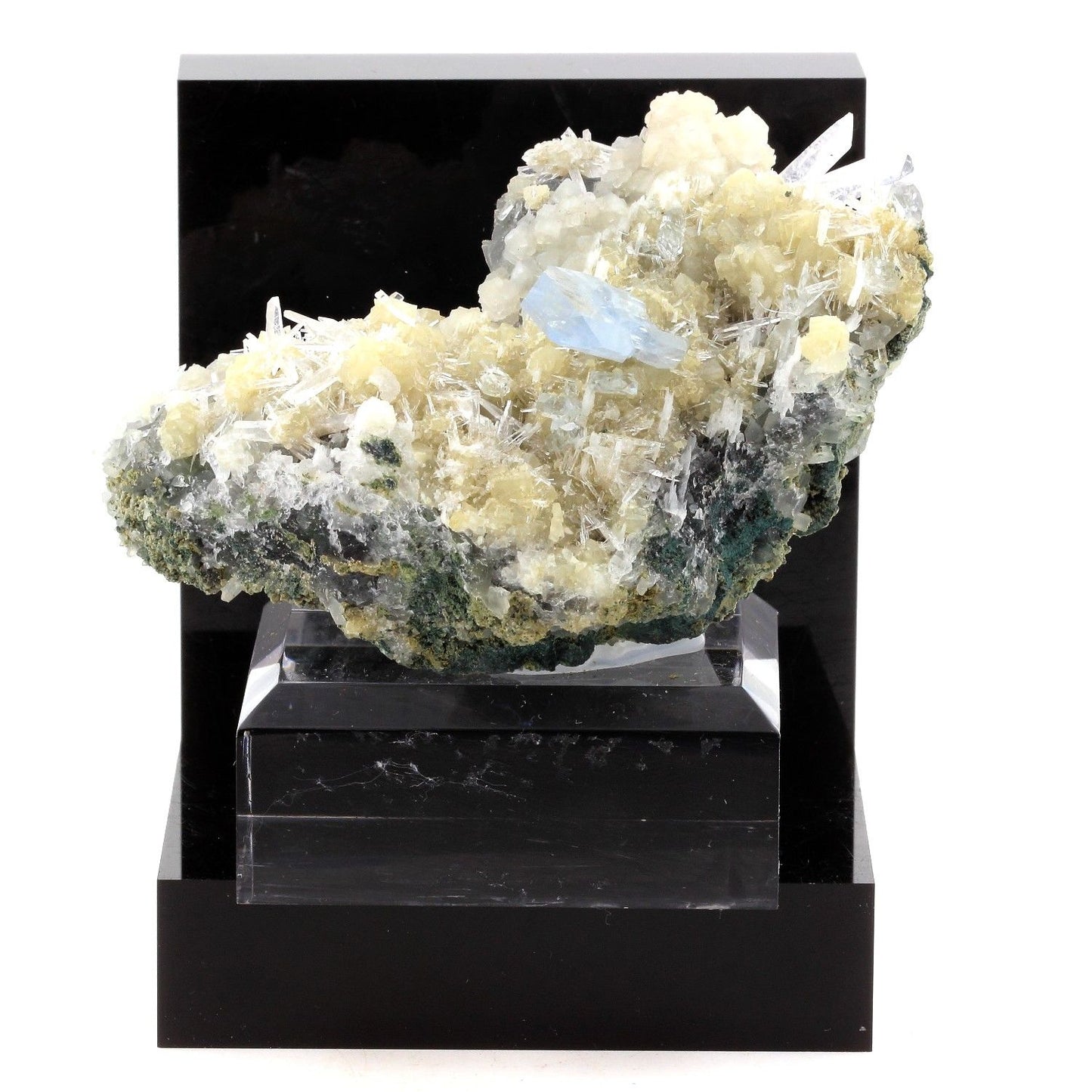 Baryte, Calcite, Calcédoine. 2070.0 carats. Planalto, Rio Grande do Sul, Brésil