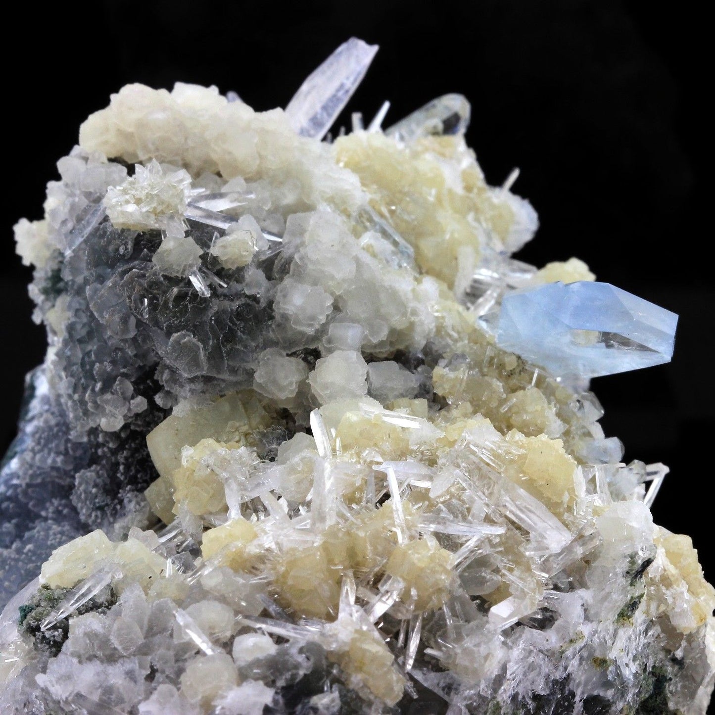 Baryte, Calcite, Calcédoine. 2070.0 carats. Planalto, Rio Grande do Sul, Brésil