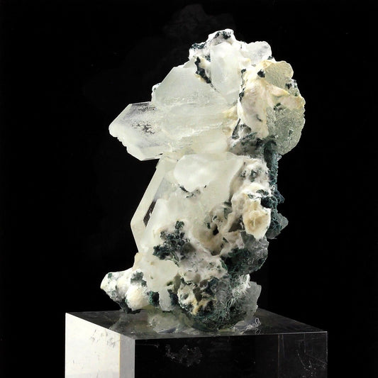 Mordenite + Baryte. 545.5 carats. Jalgaon District, Maharashtra, Inde