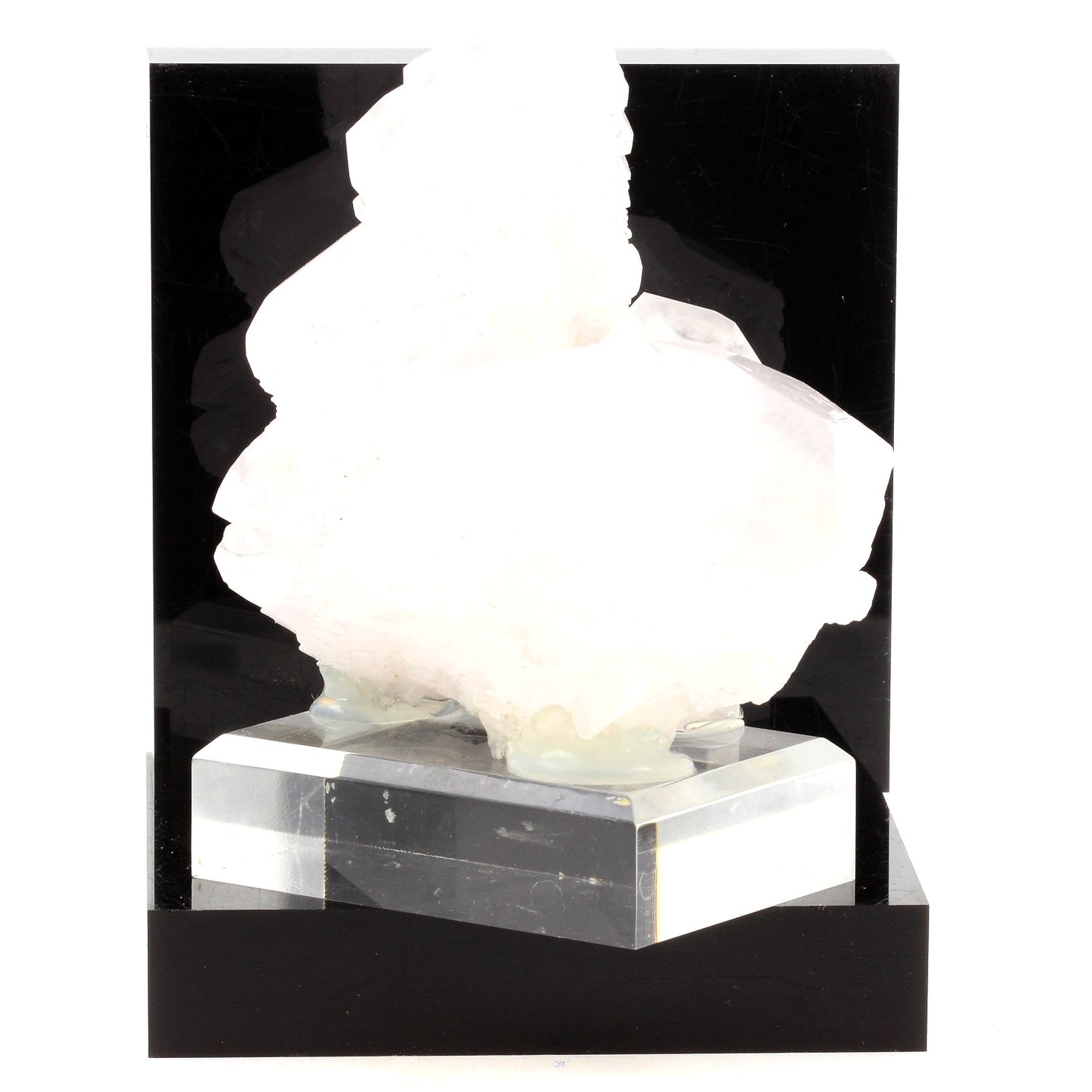 Calcite. 2420.0 carats. Chine
