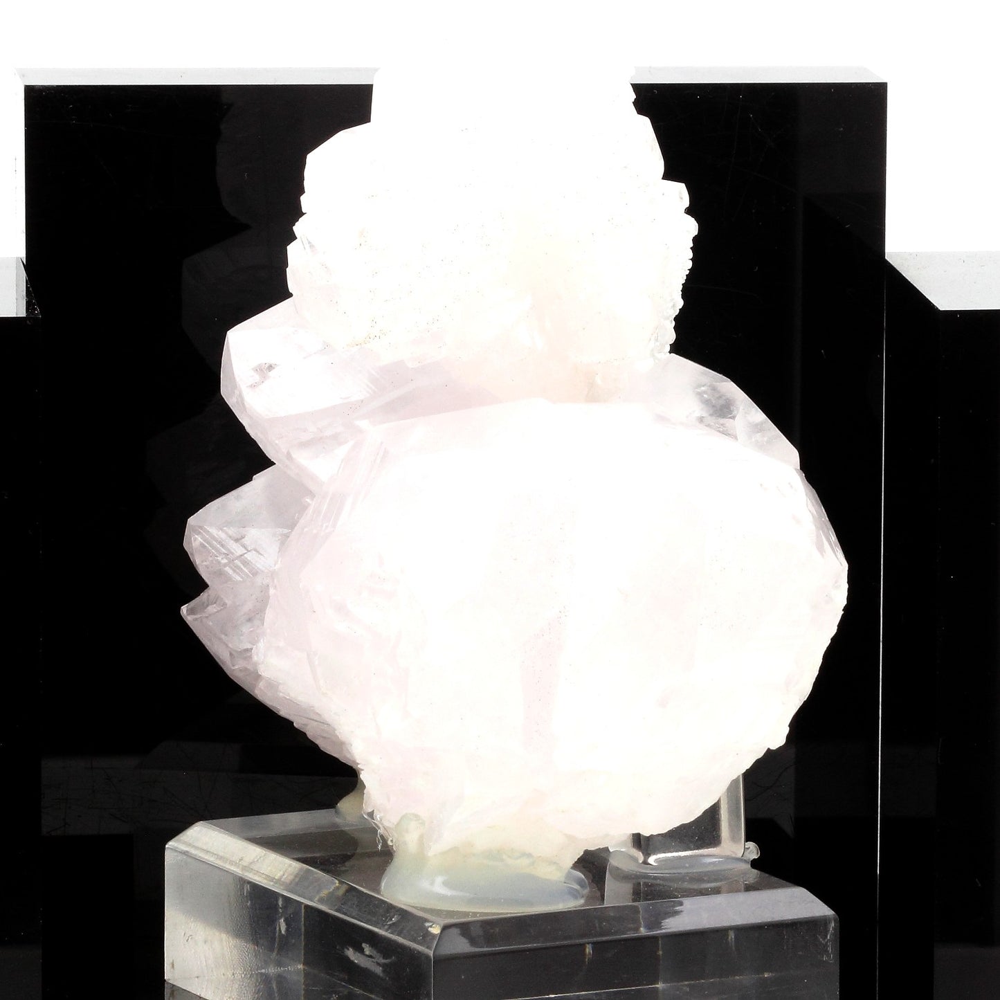 Calcite. 2420.0 carats. Chine