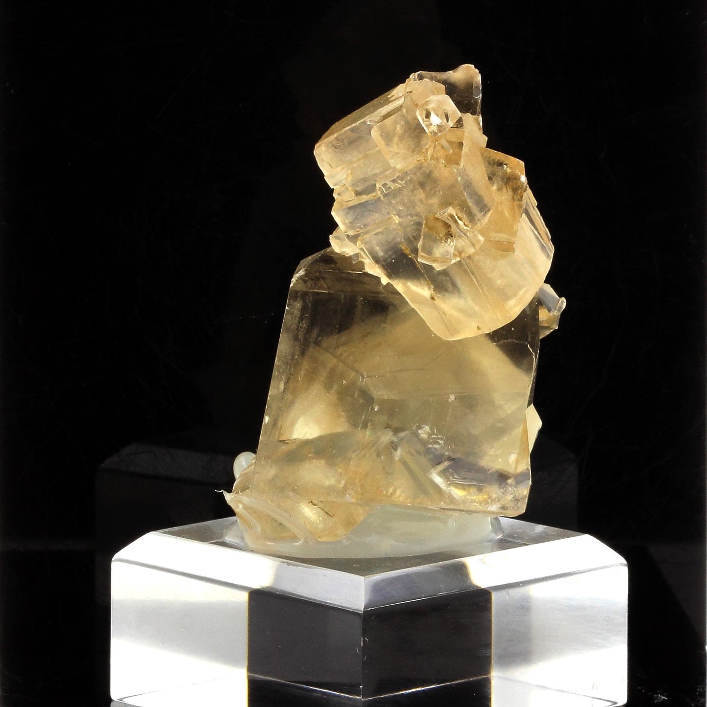Calcite. 476.8 carats. Jalgaon District, Maharashtra, Inde