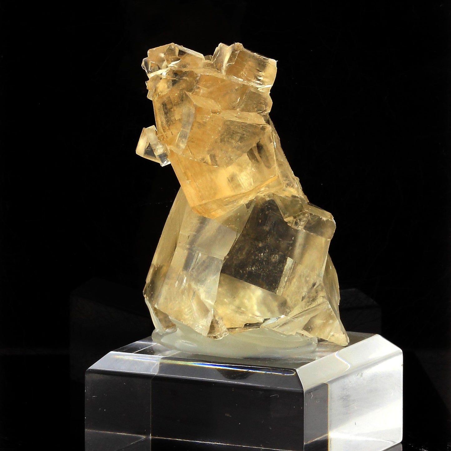 Calcite. 476.8 carats. Jalgaon District, Maharashtra, Inde