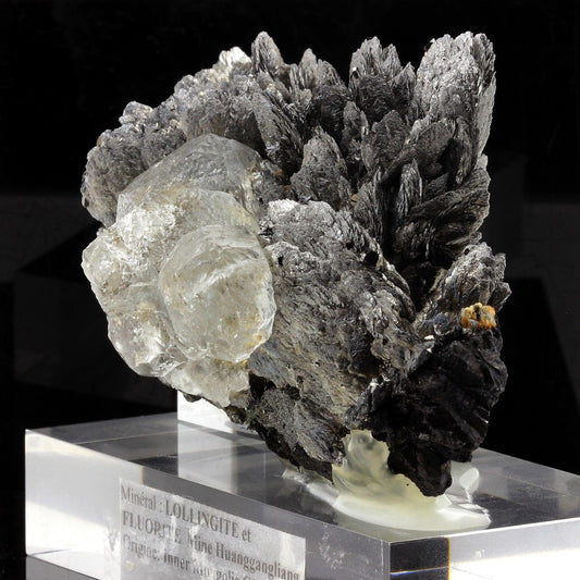 Löllingite + Fluorite mineral. 4000.0 carats. Huanggang Fe-Sn deposit, Inner Mongolia, Chine