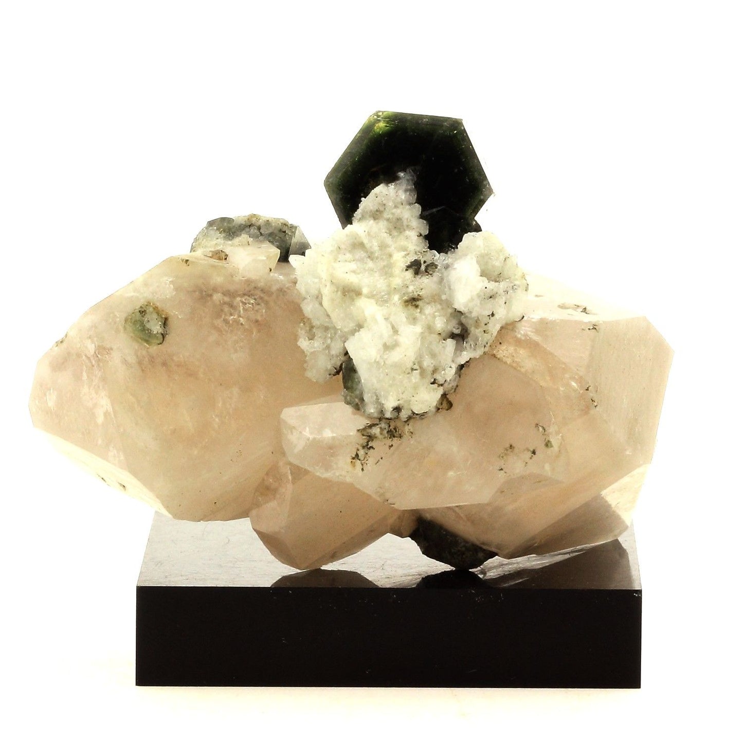 Apatite + Quartz. 599.6 carats. Sapo mine, Minas Gerais, Brésil
