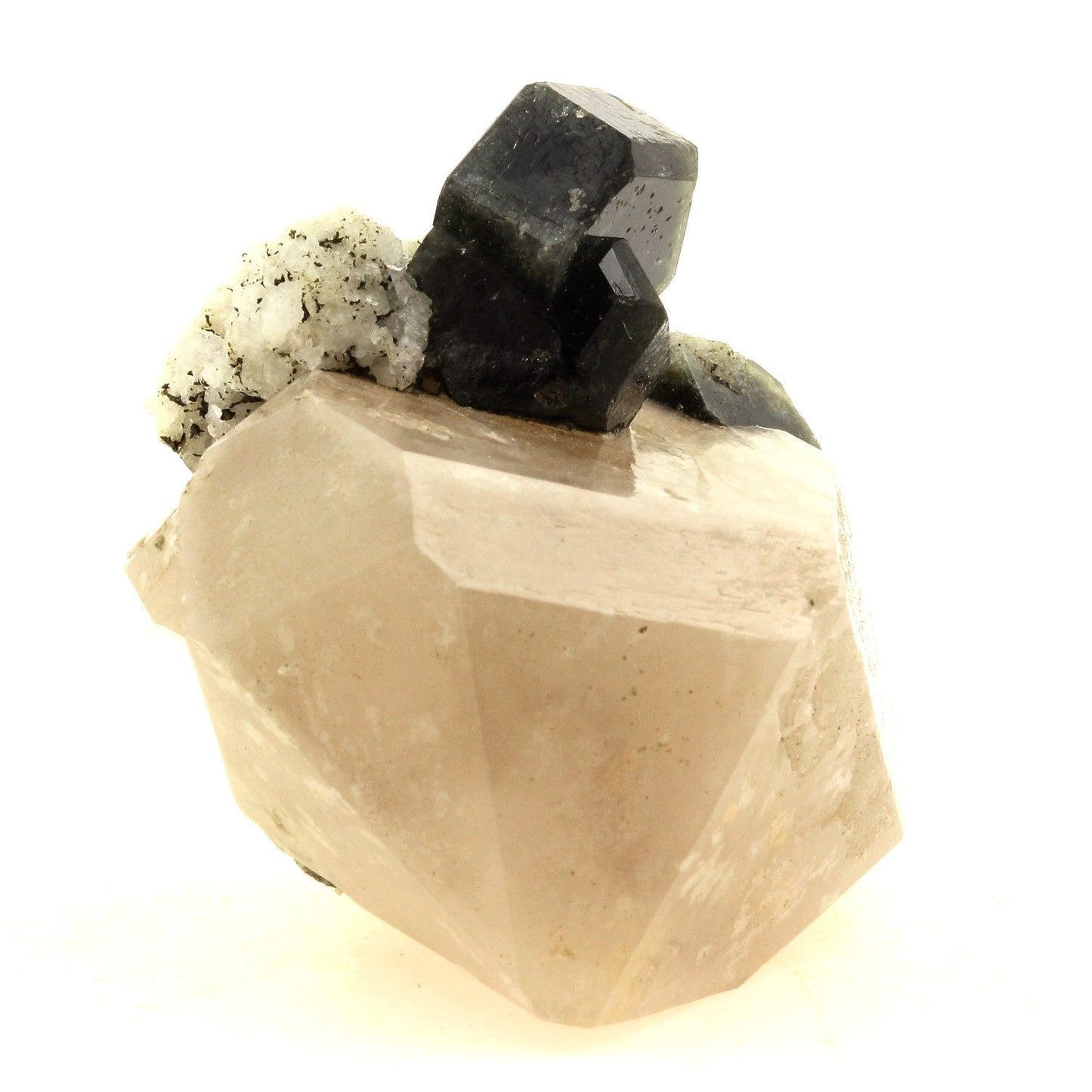 Apatite + Quartz. 599.6 carats. Sapo mine, Minas Gerais, Brésil