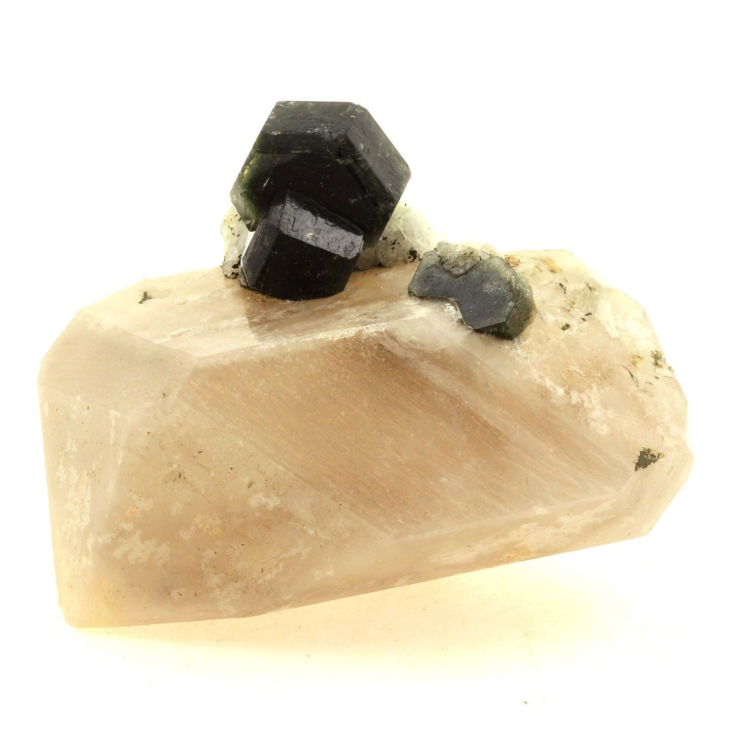 Apatite + Quartz. 599.6 carats. Sapo mine, Minas Gerais, Brésil