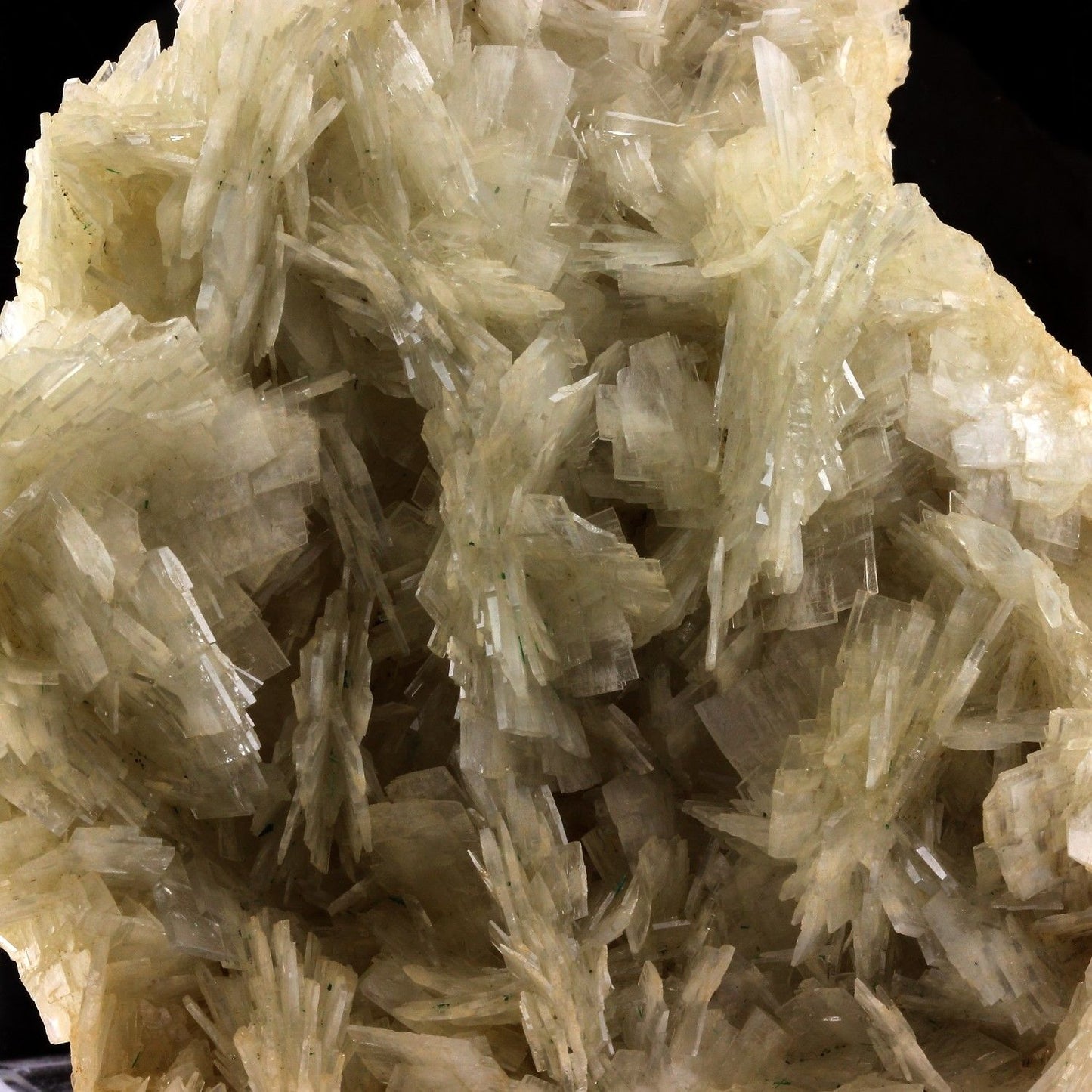 Baryte. 2050.0 carats. Cavnic Mine, Maramureș Co., Roumanie