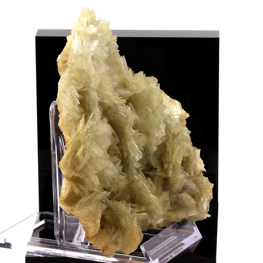 Baryte. 2050.0 carats. Cavnic Mine, Maramureș Co., Roumanie