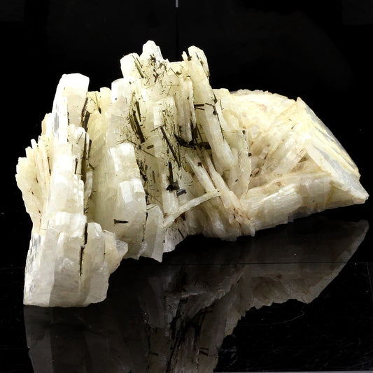 Cleavelandite + Tourmaline. 1995.0 carats. Minas Gerais, Brésil