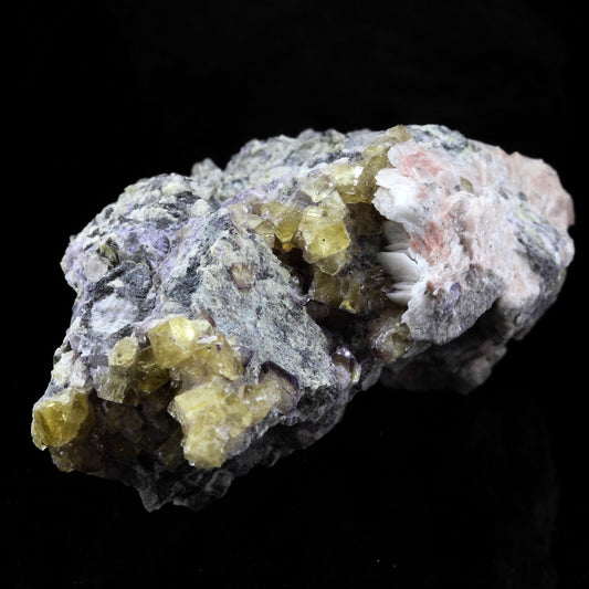 Fluorite jaune + baryte. 307.4 carats. Saint-Péray, Ardèche, France