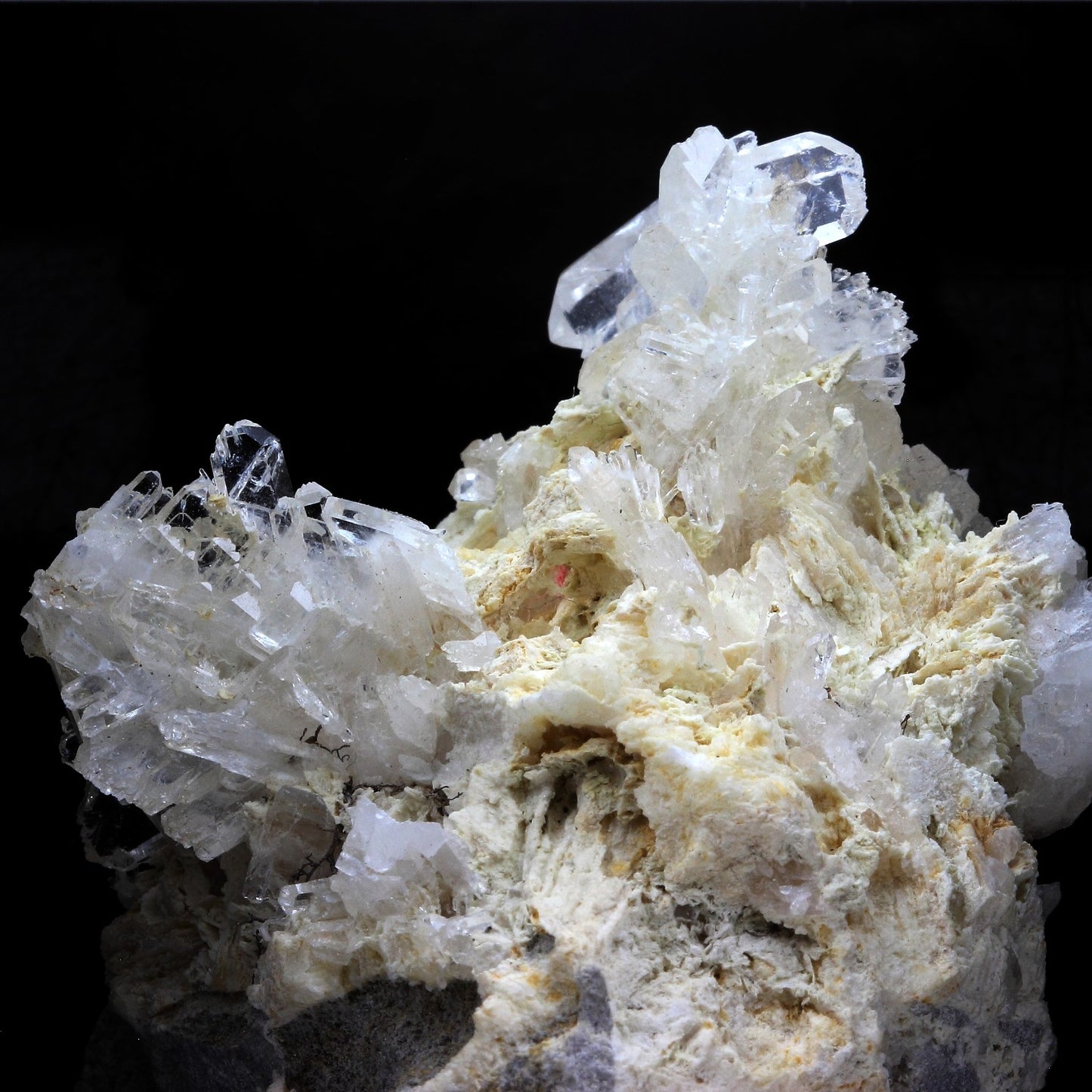 Quartz à Ame (faden quartz) + Calcite. 662.9 carats. La Table, Chambéry, France