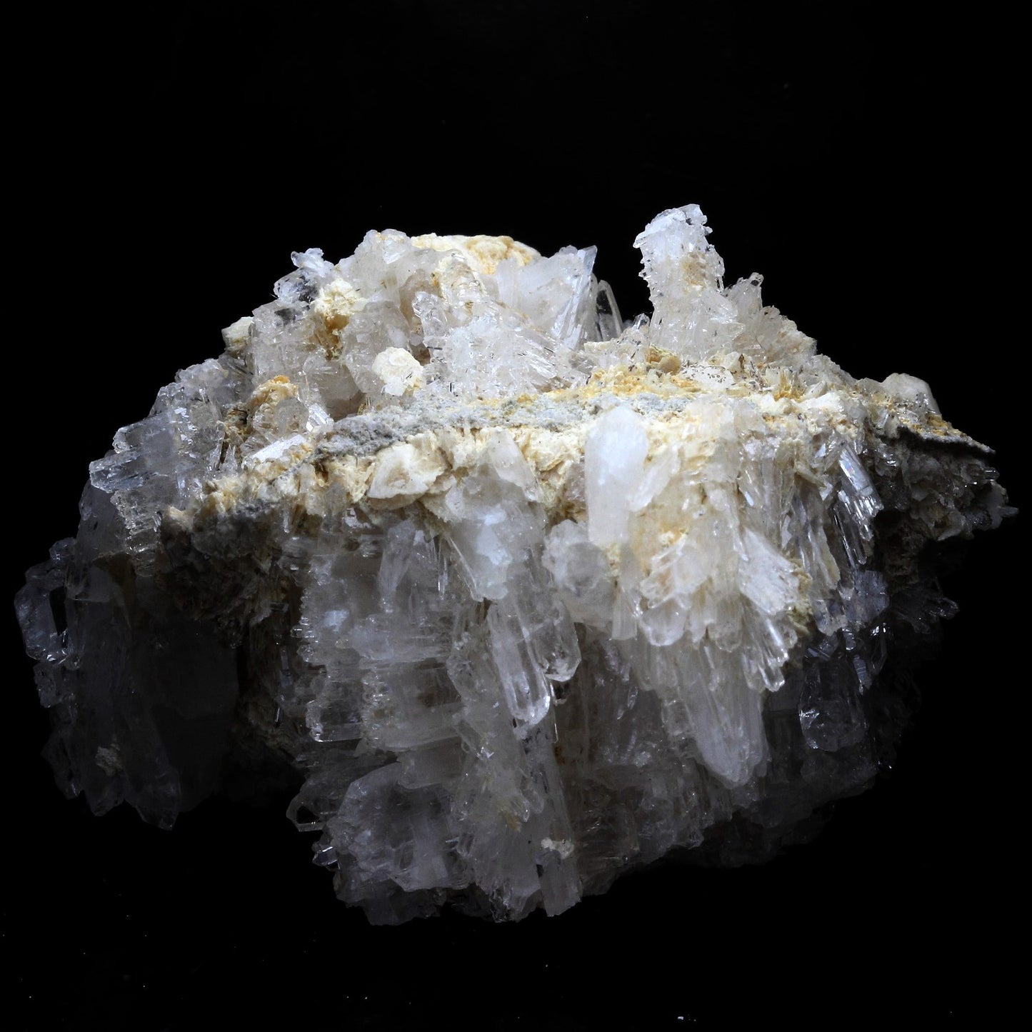 Quartz à Ame (faden quartz) + Calcite. 444.5 carats. La Table, Chambéry, France