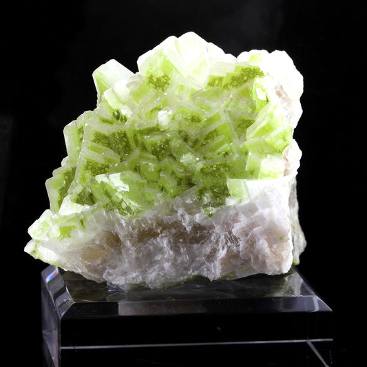 Duftite sur Calcite. 2081.0 carats. En provenance de Tsumeb, Oshikoto Region, Namibie