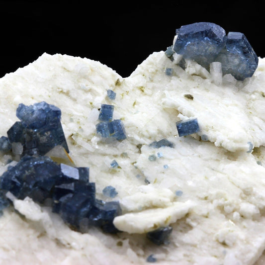 Apatite, Orthose. 1974.5 carats. En provenance de Sapo mine, Ferruginha, Conselheiro Pena, Minas Gerais, Brésil