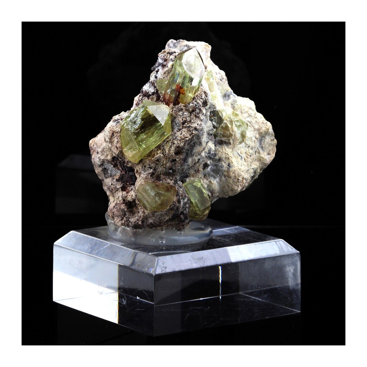 Fluorapatite. 799.5 carats. Cerro de Mercado Mine, Durango, Mexique