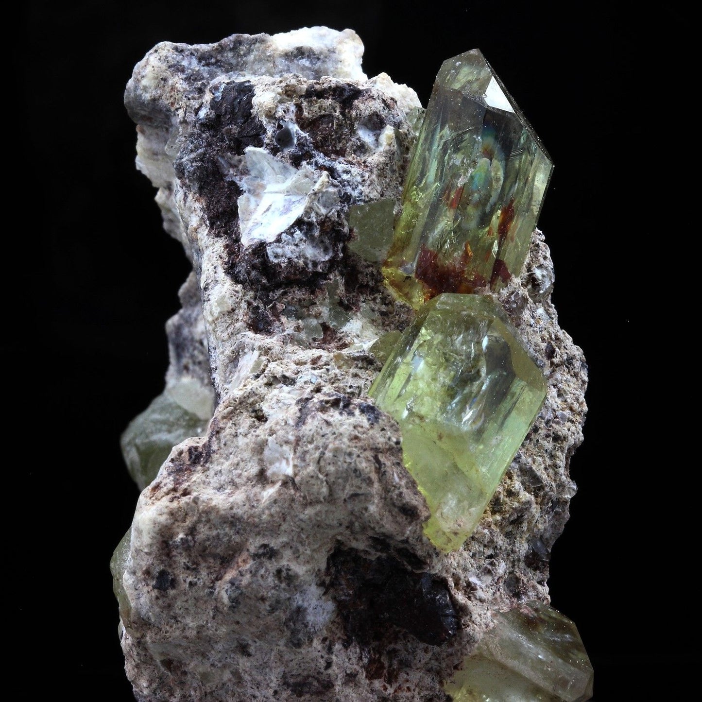 Fluorapatite. 799.5 carats. Cerro de Mercado Mine, Durango, Mexique