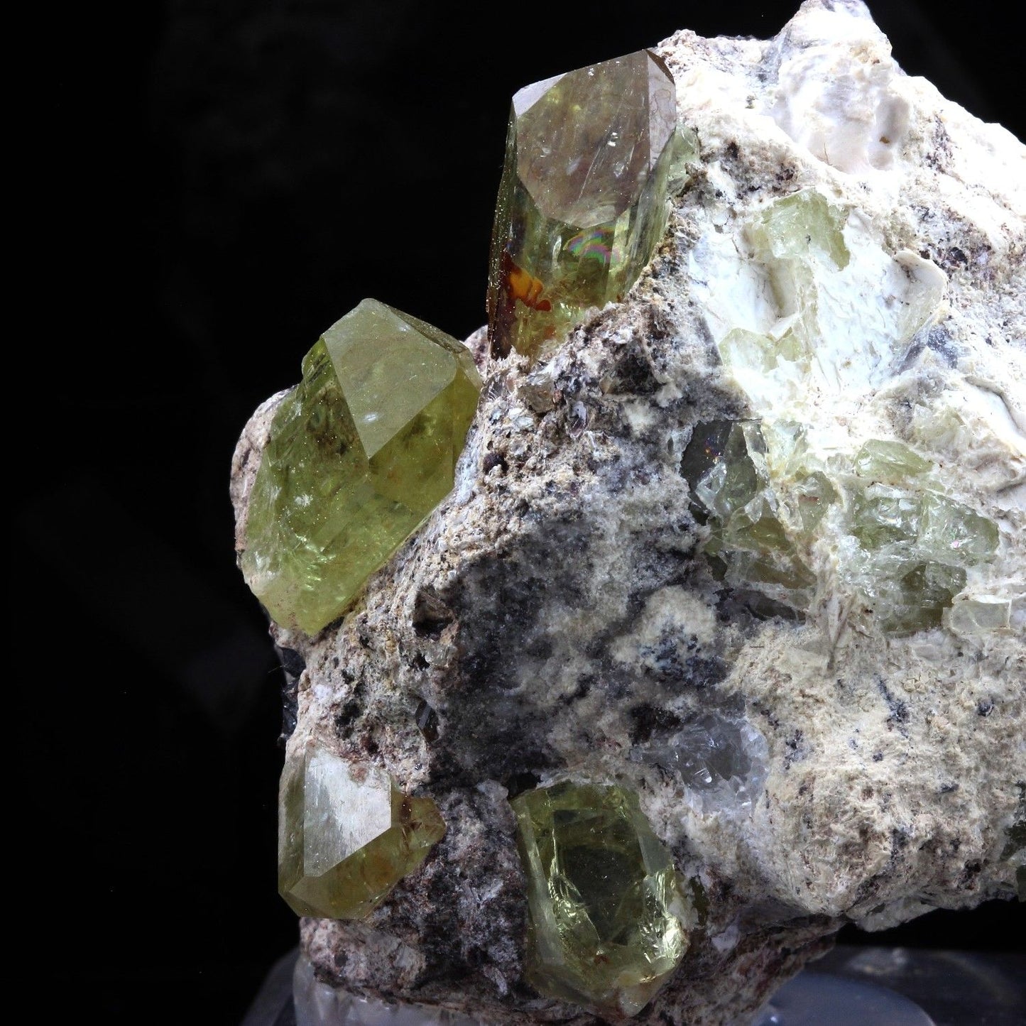 Fluorapatite. 799.5 carats. Cerro de Mercado Mine, Durango, Mexique