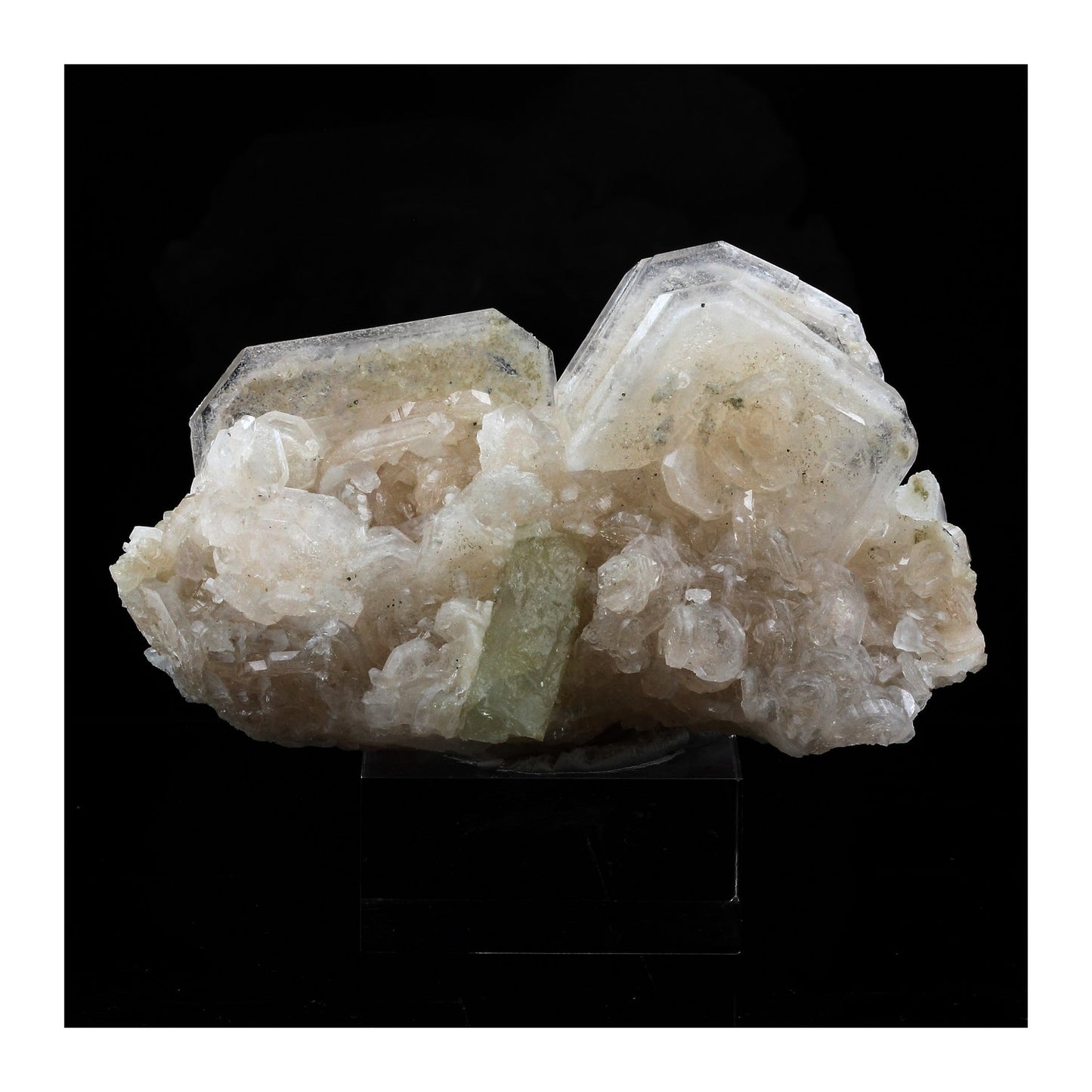 Apophyllite. 1172.0 carats. Pune, Maharashtra, Inde