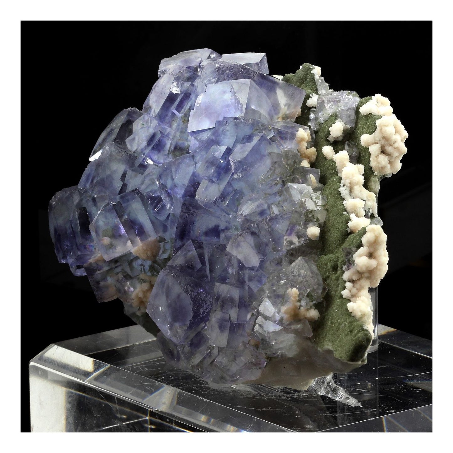 Fluorite. 2063.0 carats. Yaogangxian Mine, Hunan Province, Chine