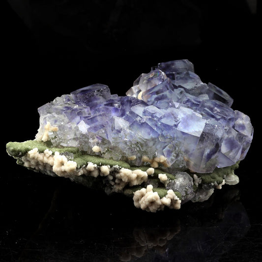 Fluorite. 2063.0 carats. Yaogangxian Mine, Hunan Province, Chine