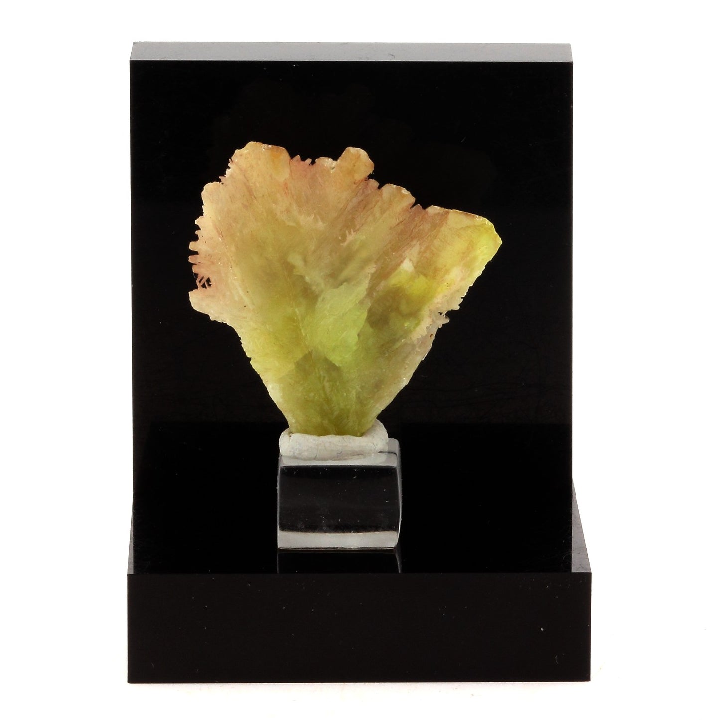Cerusite jaune. 64.3 carats. M'fouati Mine, M'fouati District, Congo