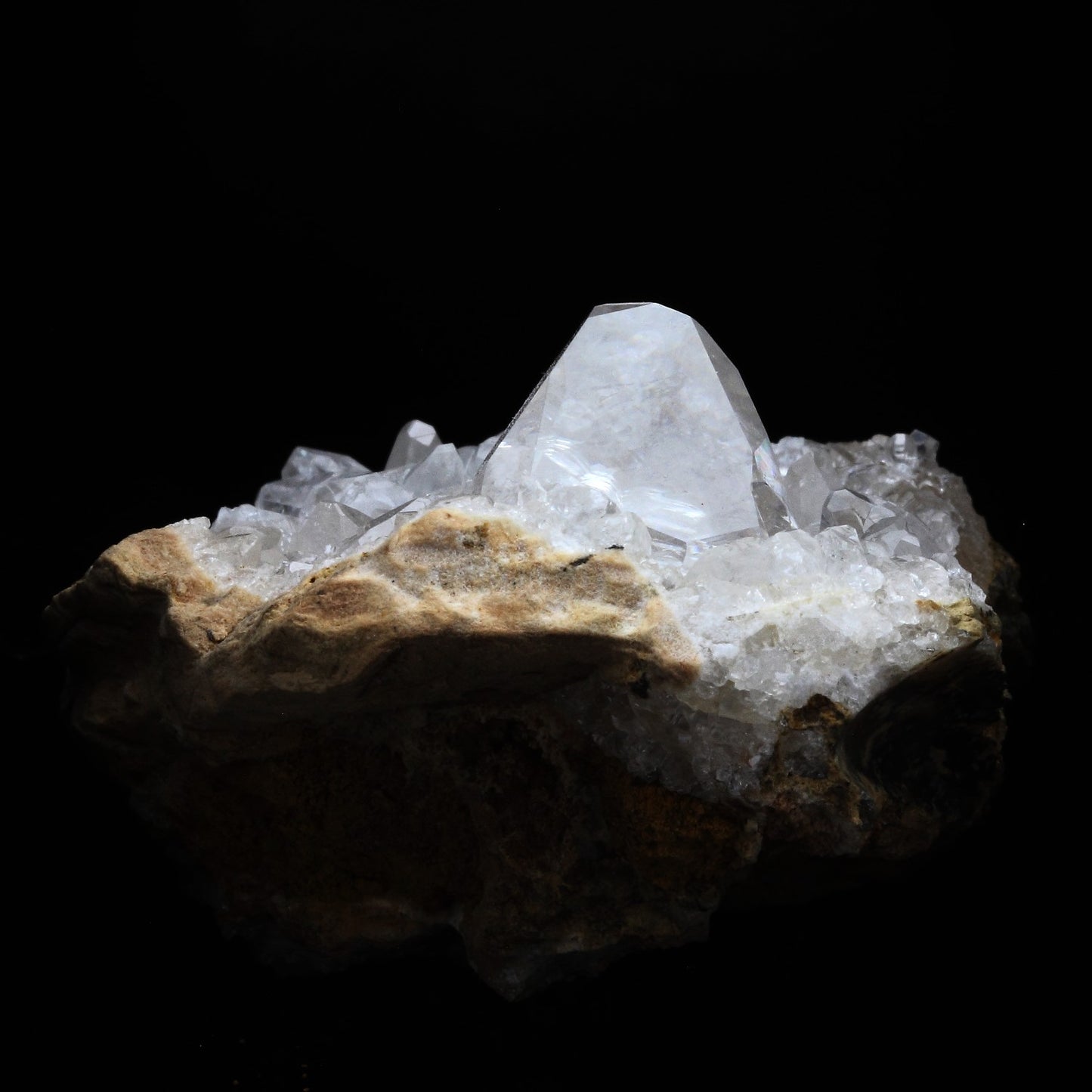 Calcite. 420.5 carats. Pau. France