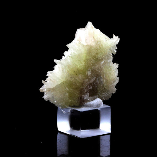 Cerusite jaune. 48.9 carats. M'fouati Mine, M'fouati District, Congo