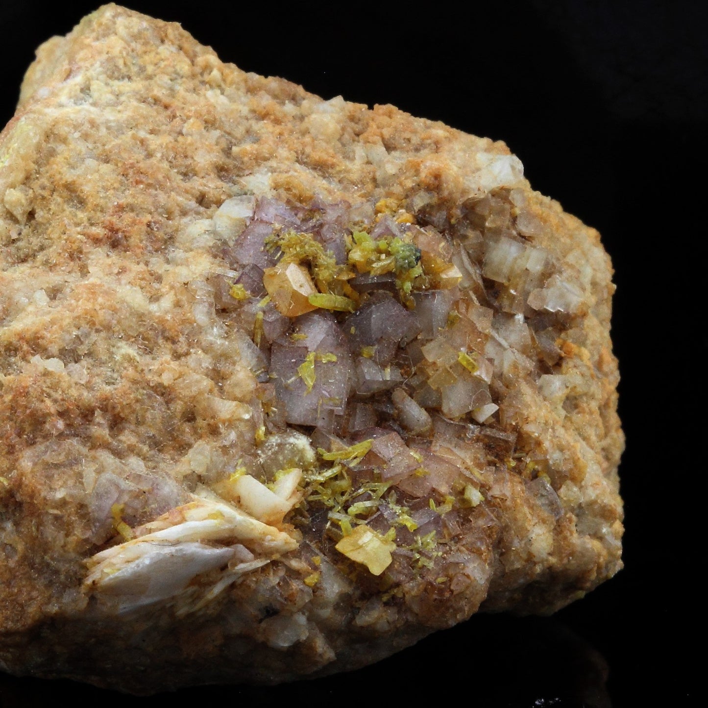 Wulfenite + Baryte + Fluorite. 365.8 carats. Lantignié, France