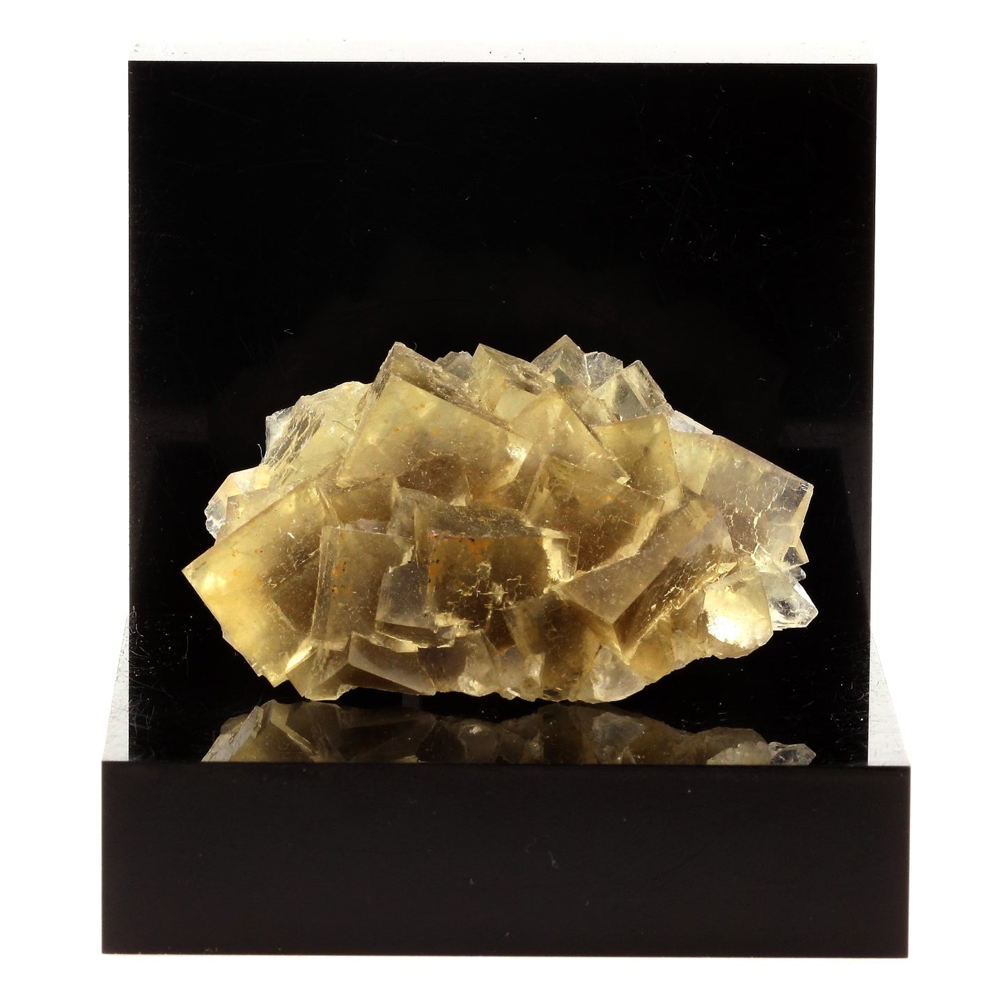 Fluorite. 392.6 carats. Arbouet, Pyrénées-Atlantiques, France